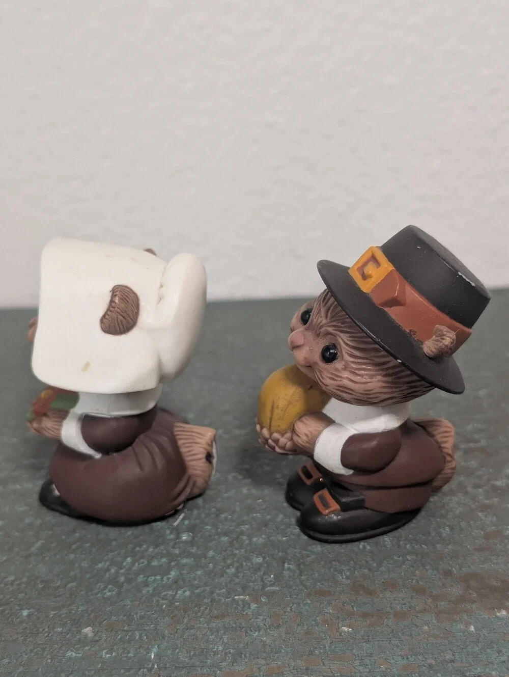 Vintage Hallmark Thanksgiving Pilgrim Chipmunks Squirrel Salt  & Pepper Shakers